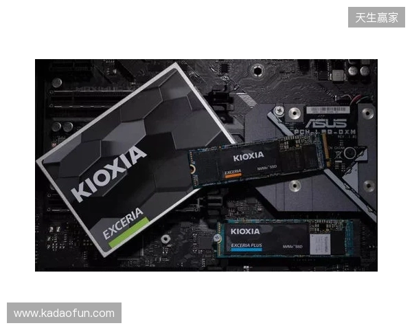 法兰克福内讧:球员场上互喷,并质疑主帅为何领先还要狂攻 法兰克福内讧:球员场上互喷,并质疑主帅为何领先还要狂攻